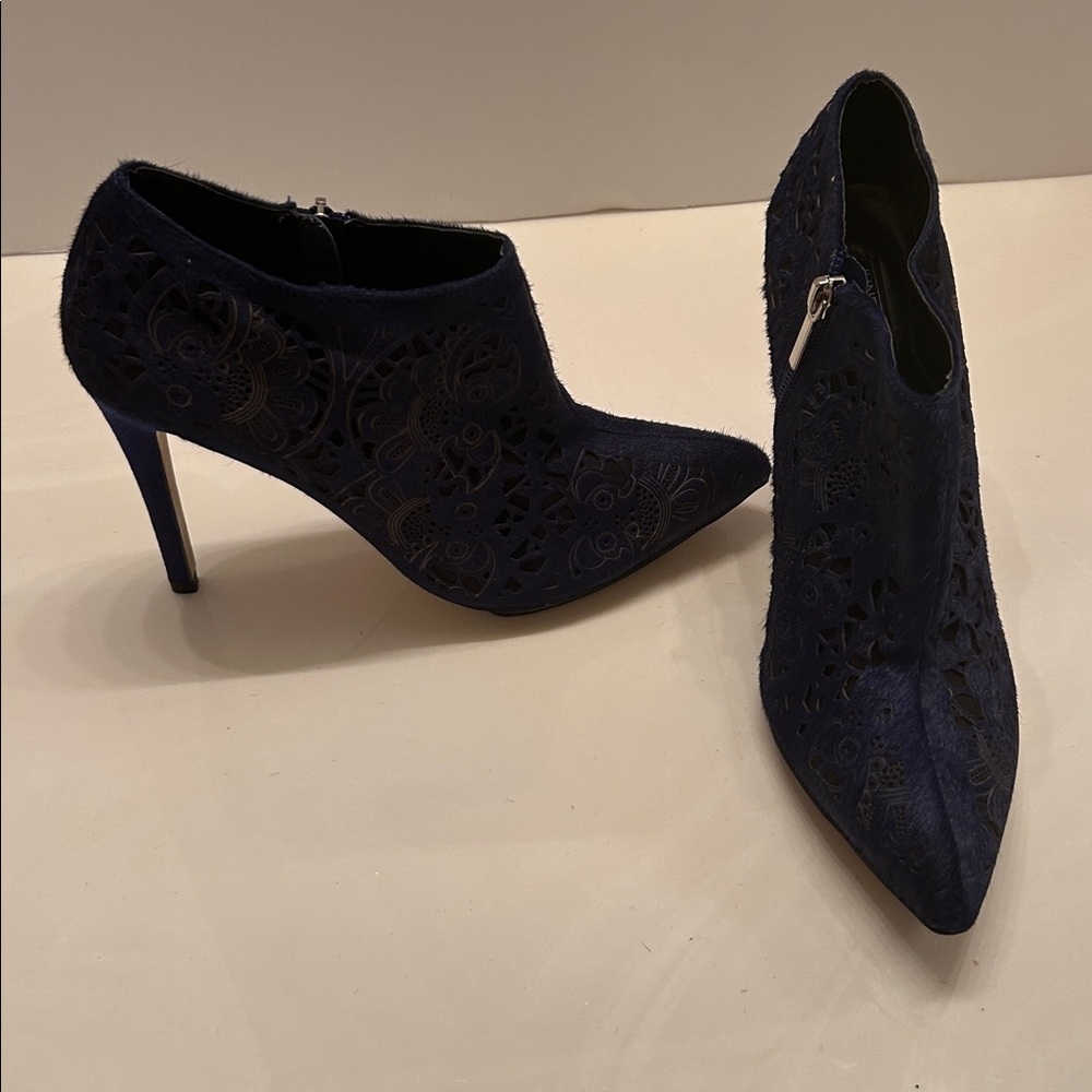 June Ambrose Navy Suede Laser Cut Embroidered Pointed Toe 4.5”, Size 8.5W